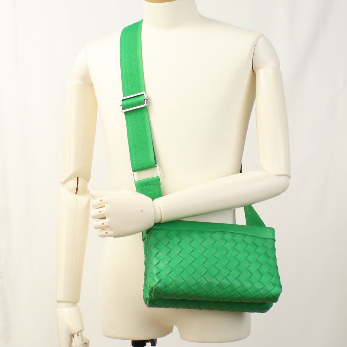BOTTEGA VENETA INTRECCIATO Diagonal shoulder bag leather Men