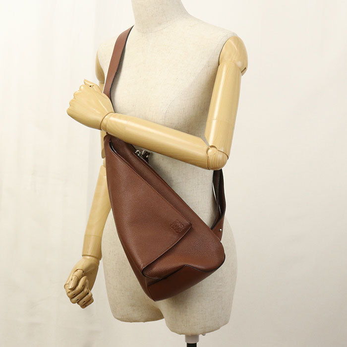 LOEWE body bag Anton sling LO93308 body bag Calfskin / Anton sling Unisex