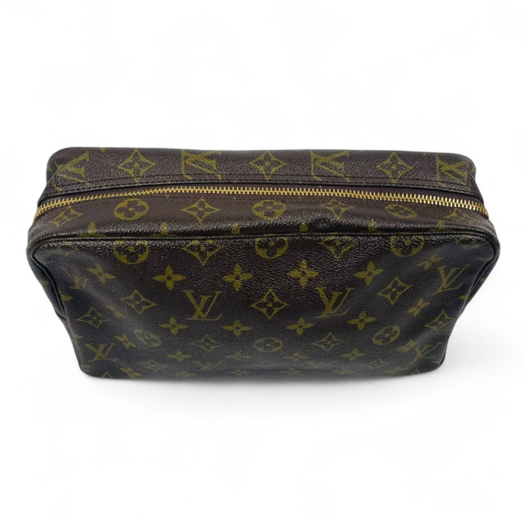 LOUIS VUITTON Monogram Toiletry Pouch 28 M47522