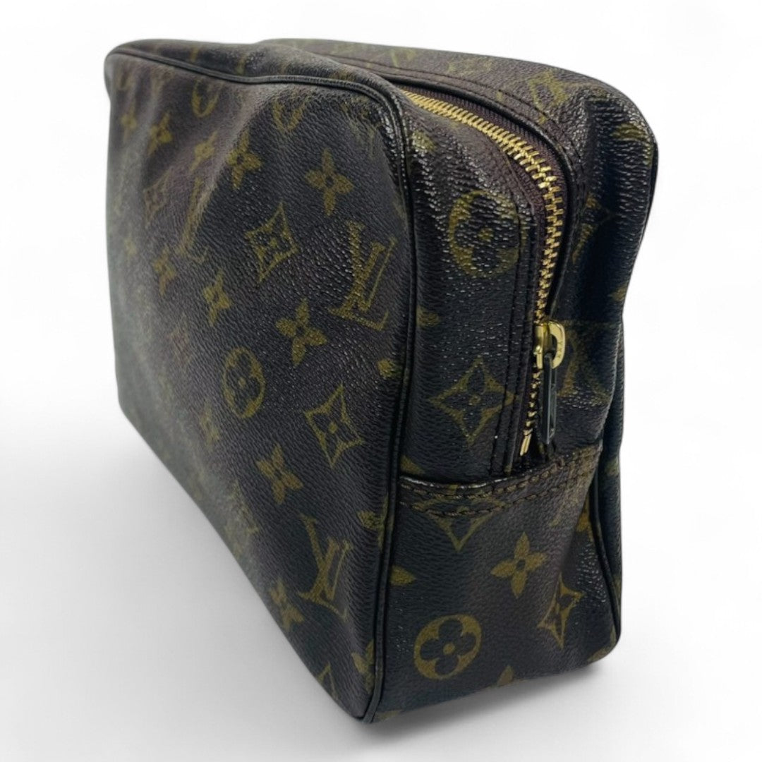 LOUIS VUITTON Monogram Toiletry Pouch 28 M47522