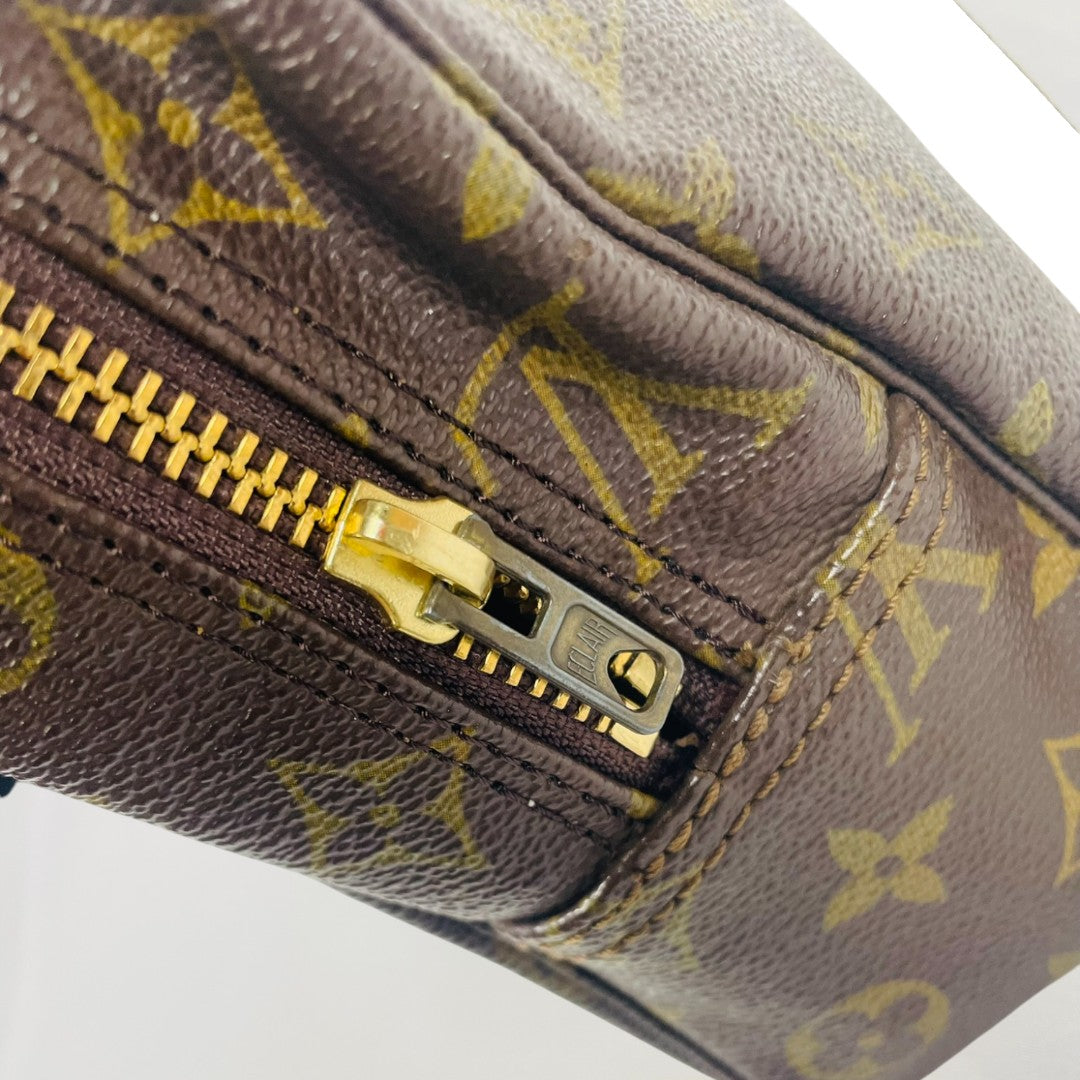 LOUIS VUITTON Monogram Toiletry Pouch 28 M47522