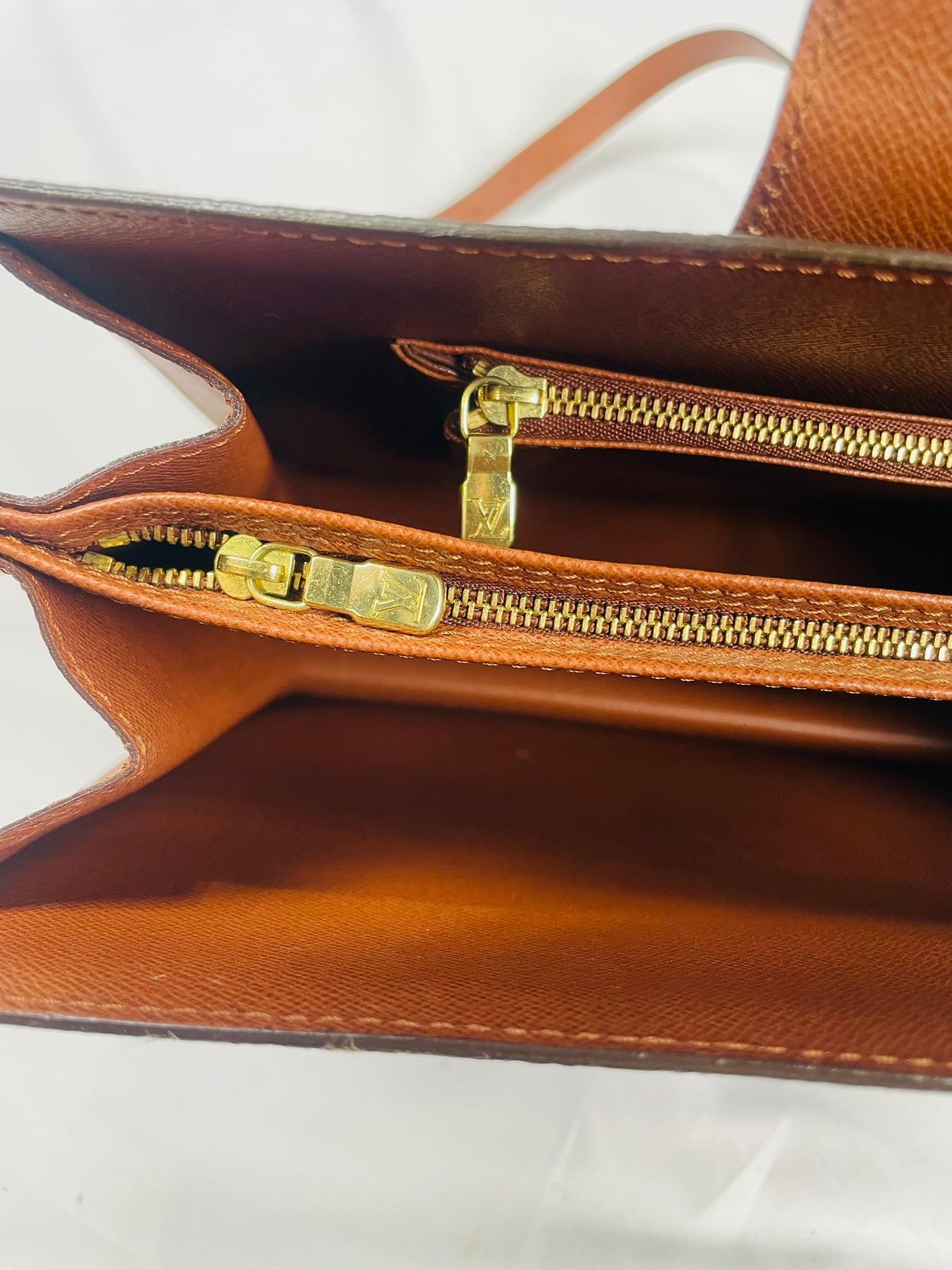 LOIUS VUITTON Monogram Courcelles Shoulder Bag M51375