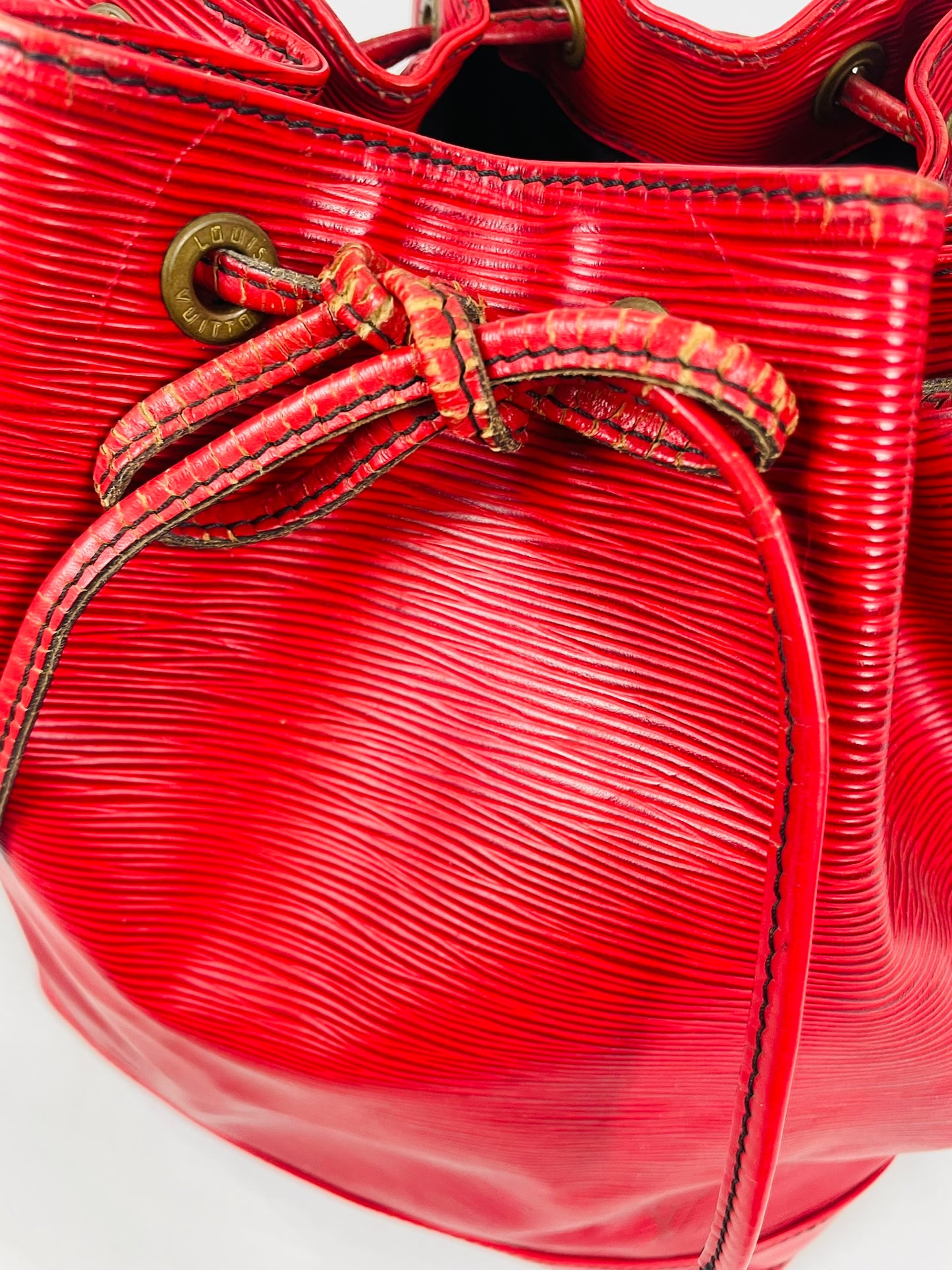 LOUIS VUITTON Epi Noe Red Shoulder Bag M44009