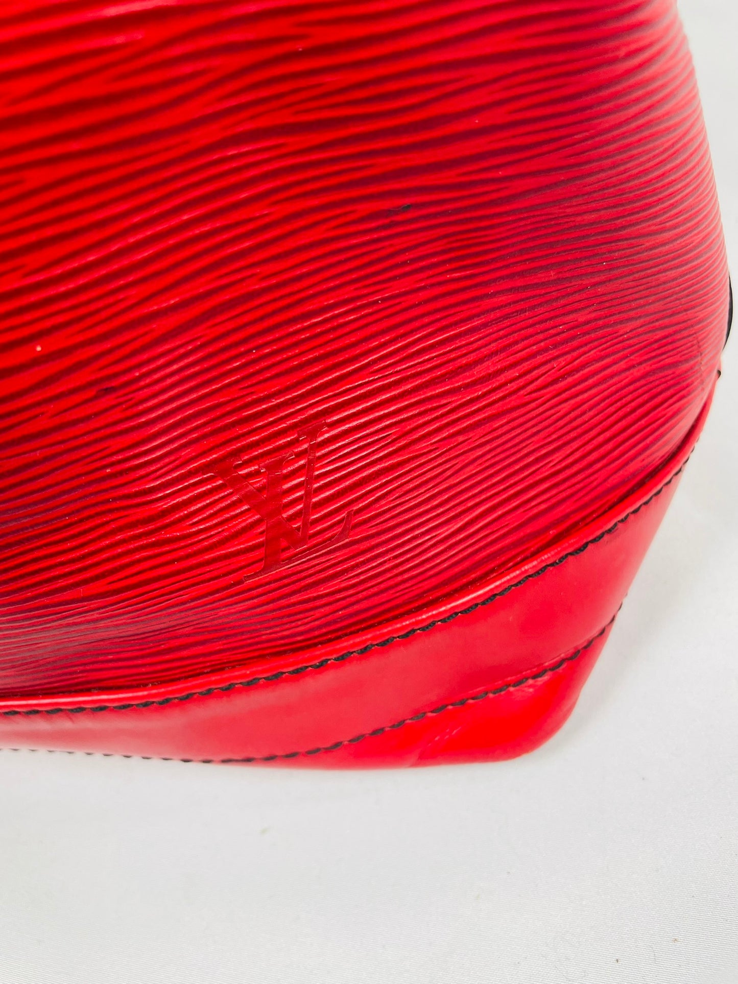 LOUIS VUITTON Epi Noe Red Shoulder Bag M44009