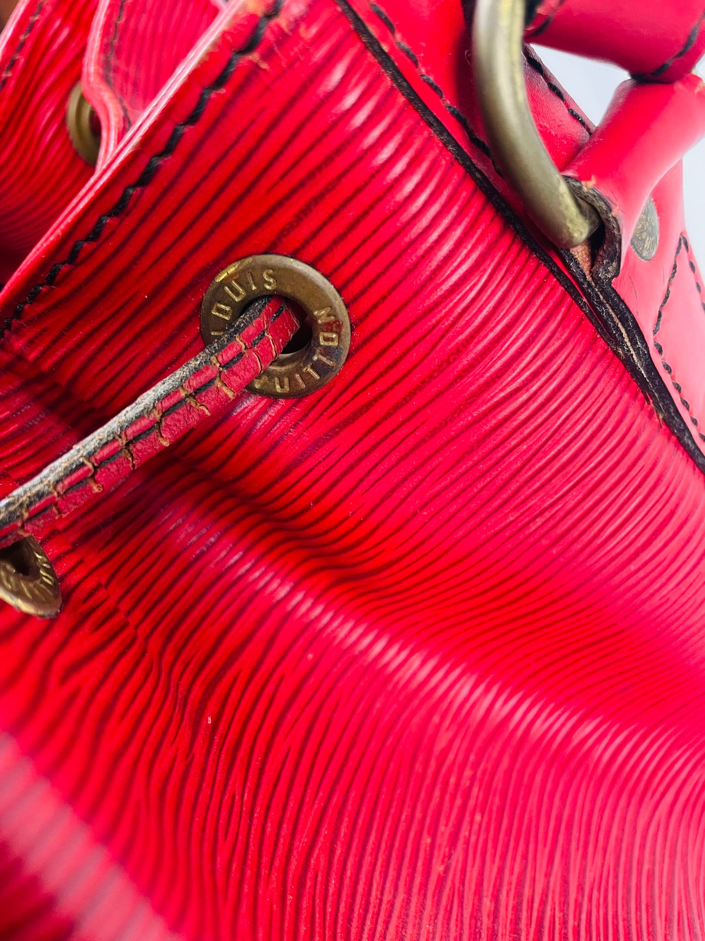 LOUIS VUITTON Epi Noe Red Shoulder Bag M44009