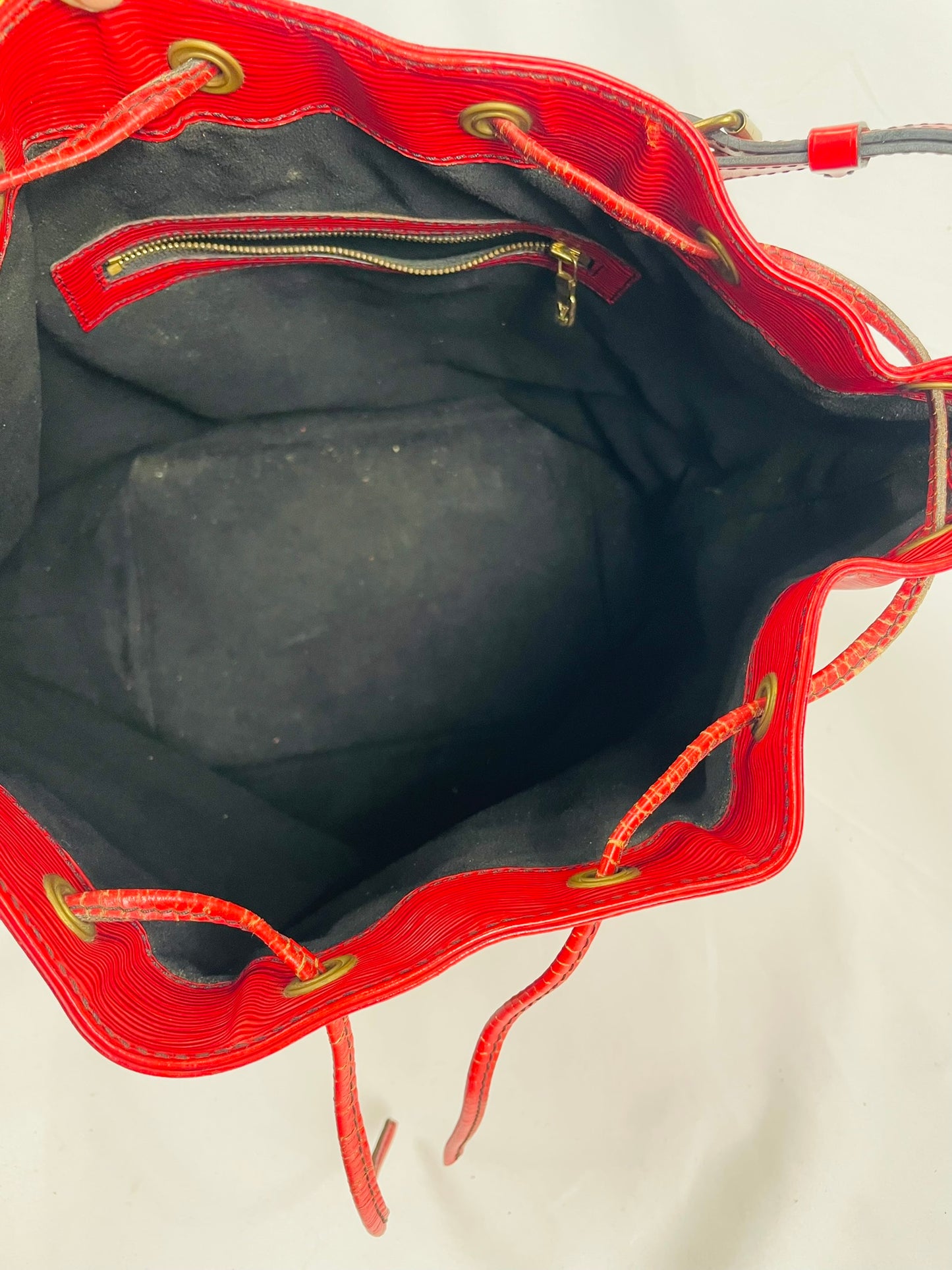 LOUIS VUITTON Epi Noe Red Shoulder Bag M44009