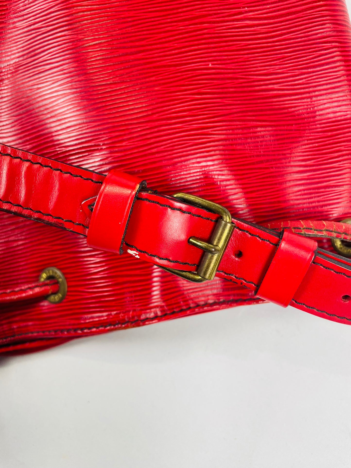 LOUIS VUITTON Epi Noe Red Shoulder Bag M44009
