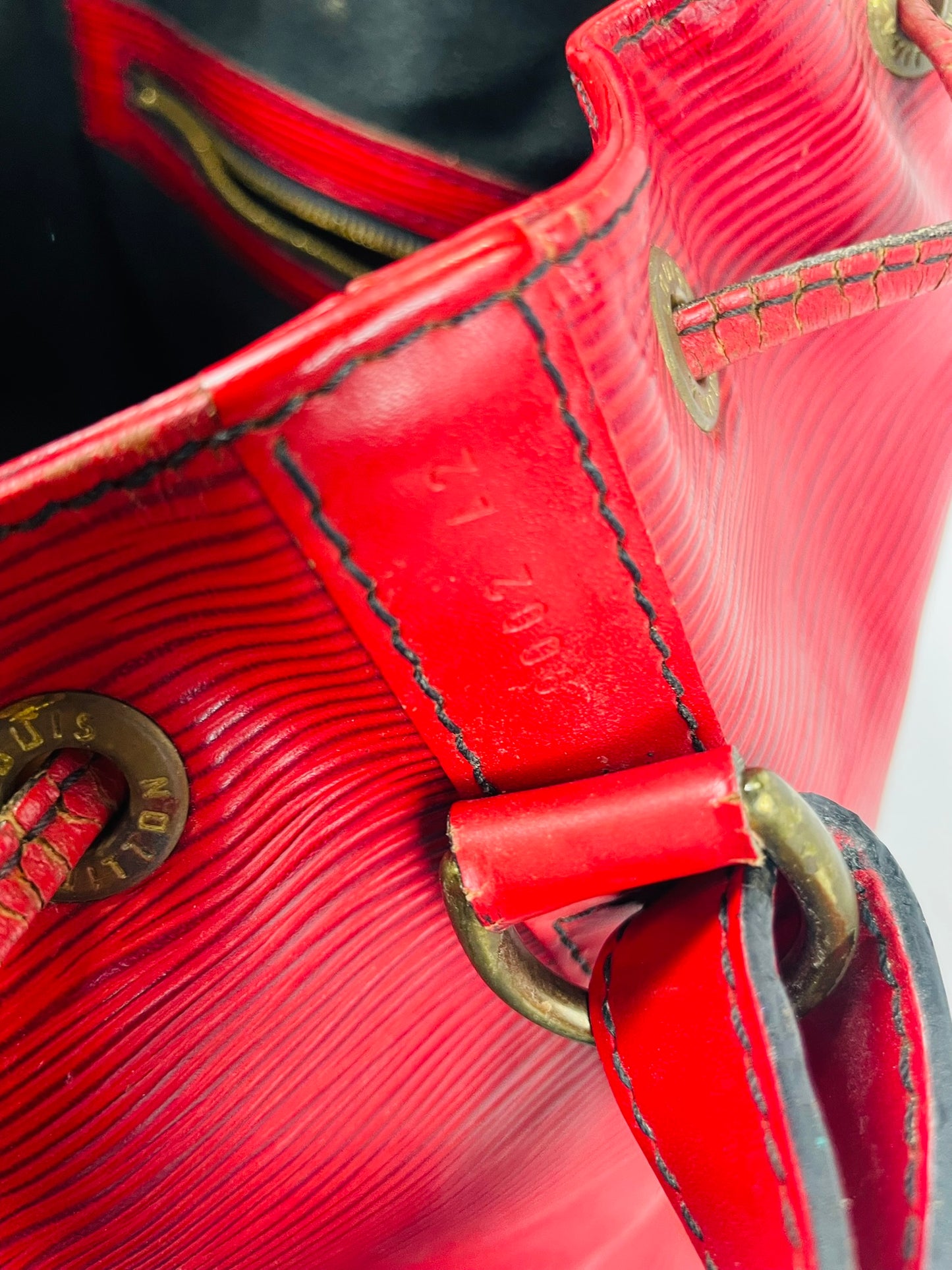 LOUIS VUITTON Epi Noe Red Shoulder Bag M44009