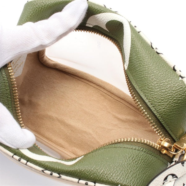 LOUIS VUITTON Monogram Beach Pouch Monogram Giant Handbag M67610